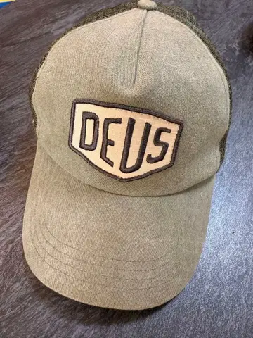 DEUS 트래커 캡 올리브