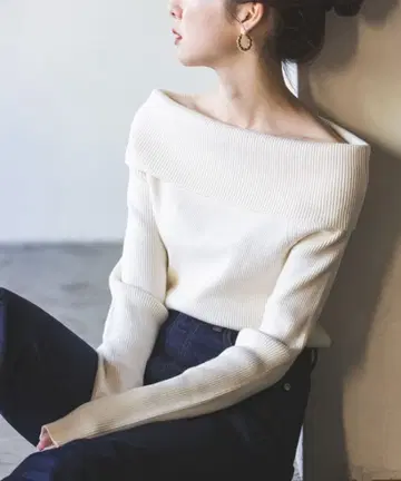 noble 오프숄더 리브 니트