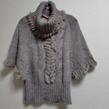 그레이 케이블 짜임 터틀넥 니트