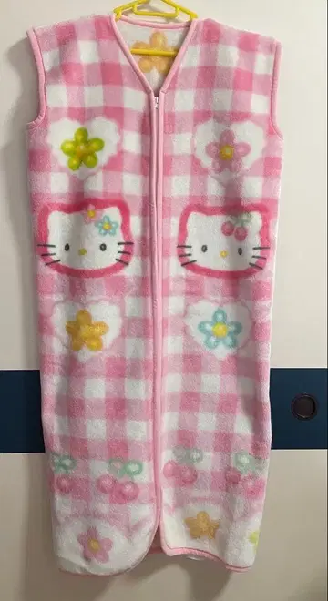 [ 헤이세이 레트로 레어 ] 산리오 헬로키티 체리 입는 담요 지퍼 포함