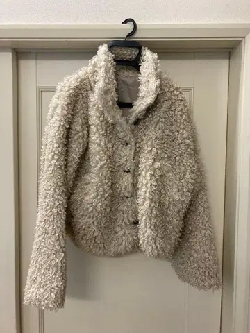 푸들 퍼 블루종 크림색 버튼