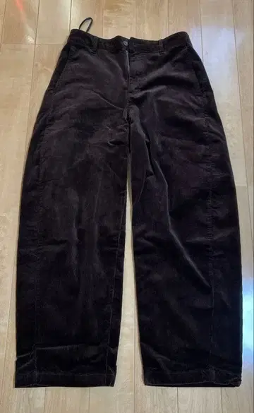 유니클로 코듀로이 커브 팬츠 M 사이즈 / 다크 브라운