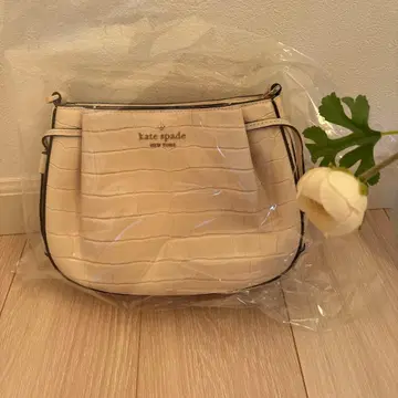 케이트 스페이드 아이보리 악어 엠보싱 숄더백