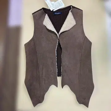 캐서린 하넬 무스탕 니트 베스트