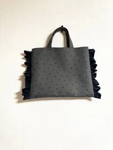 어른을 위한 특별한 가방 도트&벨벳 프릴 토트백