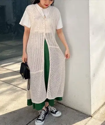 [ NICE CLAUP ] 새상품 블로킹 스카시 편 베스트 라이트 베이지