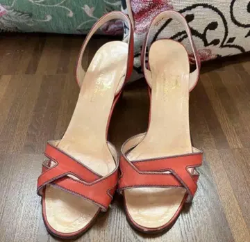 타니노 크리스치 샌들 뮬 펌프스