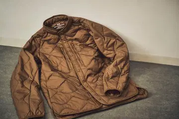 UNIQLO U 화이트 마운티니어링 하이브리드 다운