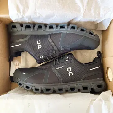 미사용 새상품 On 온 Cloud6 WP 블랙 26.0cm 스니커즈