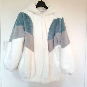 새상품급 후드 부착 보아 자켓 M 사이즈