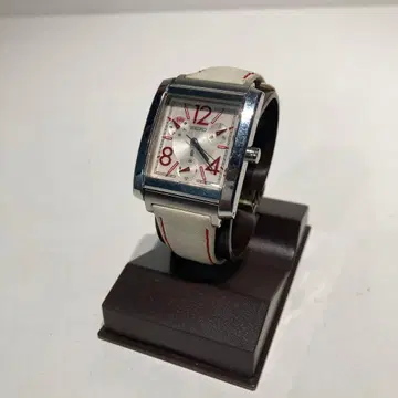 s2005 SEIKO 아날로그 손목시계 화이트/레드