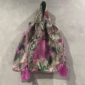 새상품급 SUMI TYLE 이아파피요네 태슬 자수 복조리 백