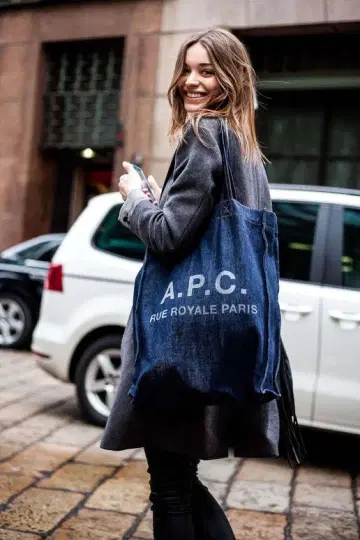 A.P.C. 데님 토트백