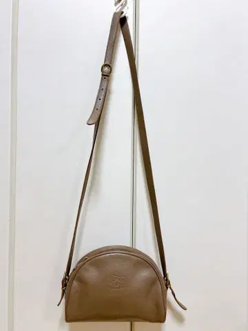 일비종떼 그레이지 그레이 베이지 반달형 숄더백