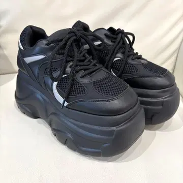 미사용 에모다 탱크 벌키 스니커즈 로우컷 스니커즈 S 블랙