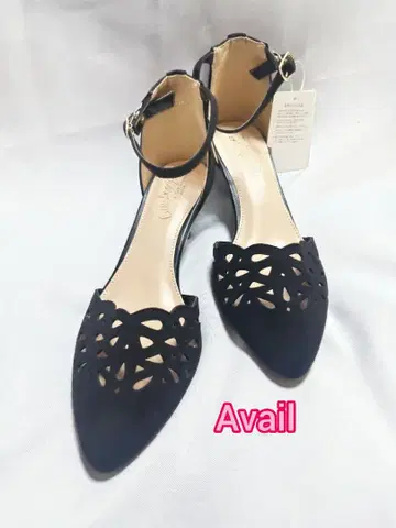 Avail 블랙 컷 아웃 플랫 펌프스