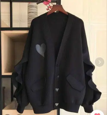 [ 새상품 ] CADBURY 소매 프릴 하트 모티브 V넥 가디건