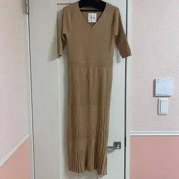 [ 새상품급 ] The Virginia 니트 원피스 베이지