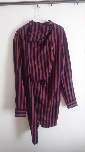 비대칭 스트라이프 셔츠