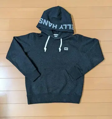 헬리 한센 다크 그레이 후드 부착 후드티