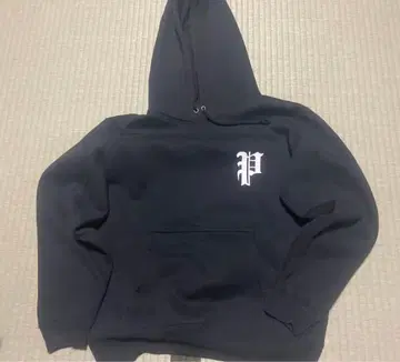 블랙 후드티 P 로고 포함