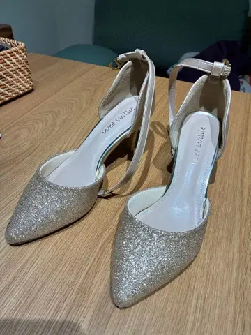 WINE WILLY 골드 글리터 하이힐