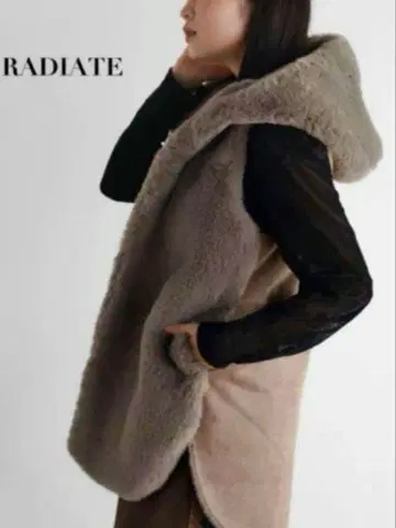[ 컨디션 최상 ] RADIATE 후드 부착 인조 모피 베스트