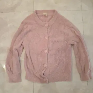 얇은 핑크색의 포근한 가디건 젤라또피케