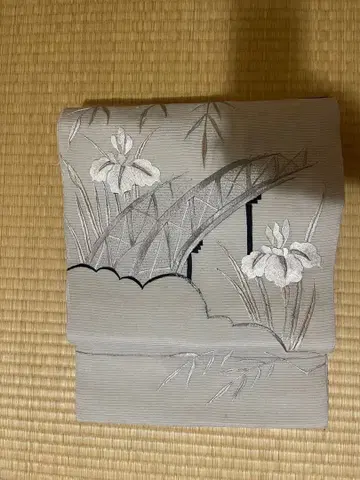 앤티크 명주 나고야 오비 다리 와 창포 자수 그레이