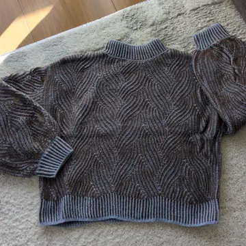 URBANITY 파도 무늬 하이넥 스웨터