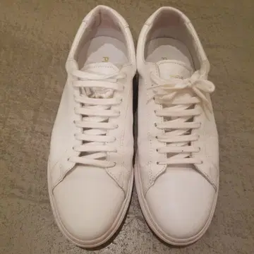 PIEVE 화이트 가죽 스니커즈