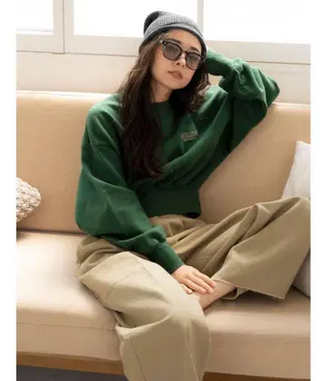 Ungrid 언그리드 로고 자수 숏 맨투맨