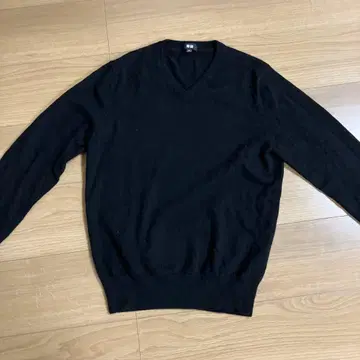 유니클로 캐시미어 남성용 M 블랙 V넥