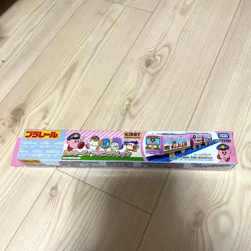 프라레일 별의 커비 랩핑 기차