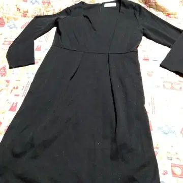 블랙 긴팔 V넥 원피스