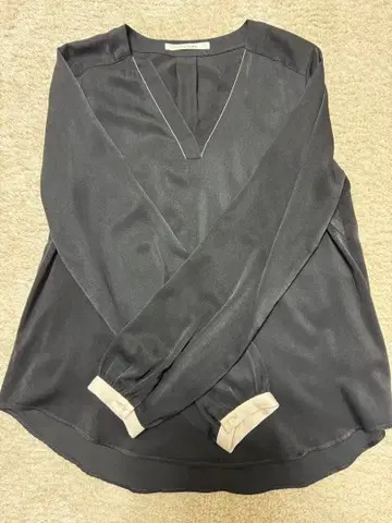 blancvert 블랙 V넥 긴팔 블라우스