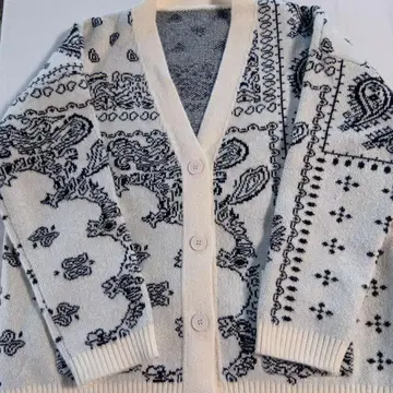 넉넉한 빅 페이즐리 무늬 니트 가디건 L