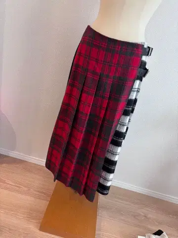 새상품급 오닐 울 스커트