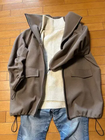 AVIE 코코아색 숏코트