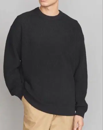 BEAUTY&YOUTH 크리스프 아제 형태 크루넥 니트 블랙