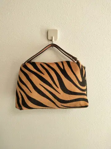 GIANNI CHIARINI 알리파 M 제브라 패턴 숄더백