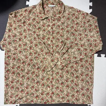 ( 연말까지만! 새상품급 ) 꽃무늬 베이지 긴팔 셔츠