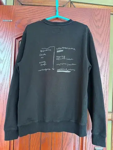 블랙 크루넥 맨투맨