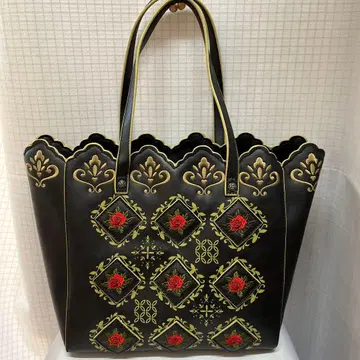 엑시즈팜 자수 장식 블랙 토트백 미사용 새상품