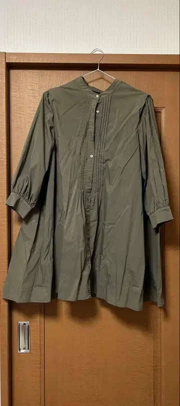 카키 7부 셔츠 원피스