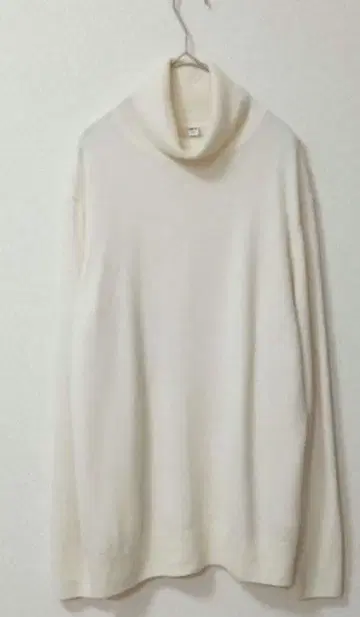 [ 새상품급 ] 유니클로 캐시미어 100% 터틀넥 L 사이즈 클리닝 완료