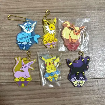 제일복권 Pikachu and Friends J상 클리어 러버 스트랩
