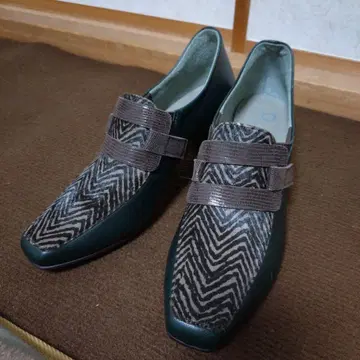 디시 스트랩 포함 다크 그린 펌프스