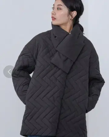 BEAMS HEART / 머플러 포함 퀼팅 미들 코트