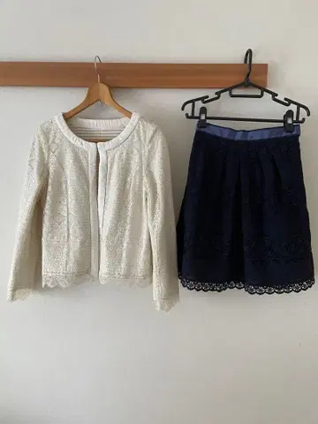 미사용에 가까운 새상품급 애니시스 노카라 자켓 아푸와이저 리셰 스커트